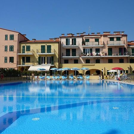 Appartamento Vista Mare Con Piscina Cala Di Sole Imperia Zewnętrze zdjęcie