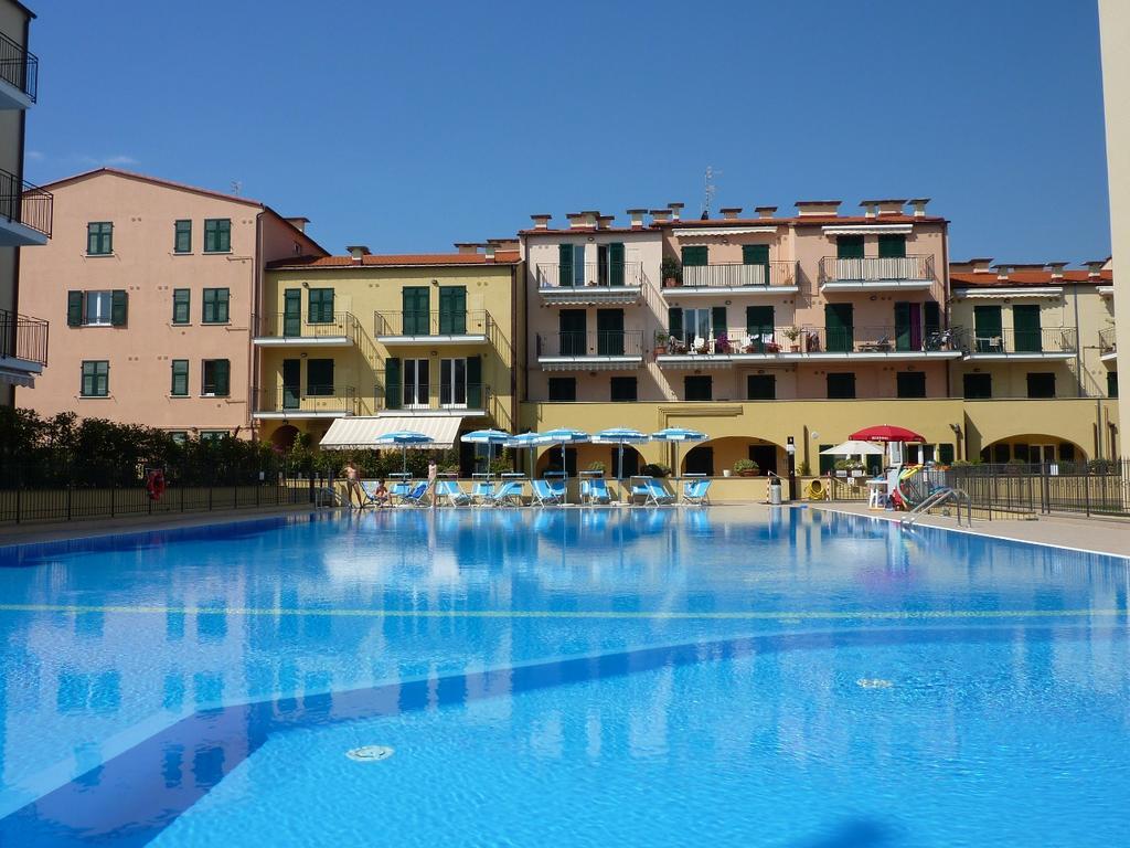 Appartamento Vista Mare Con Piscina Cala Di Sole Imperia Zewnętrze zdjęcie